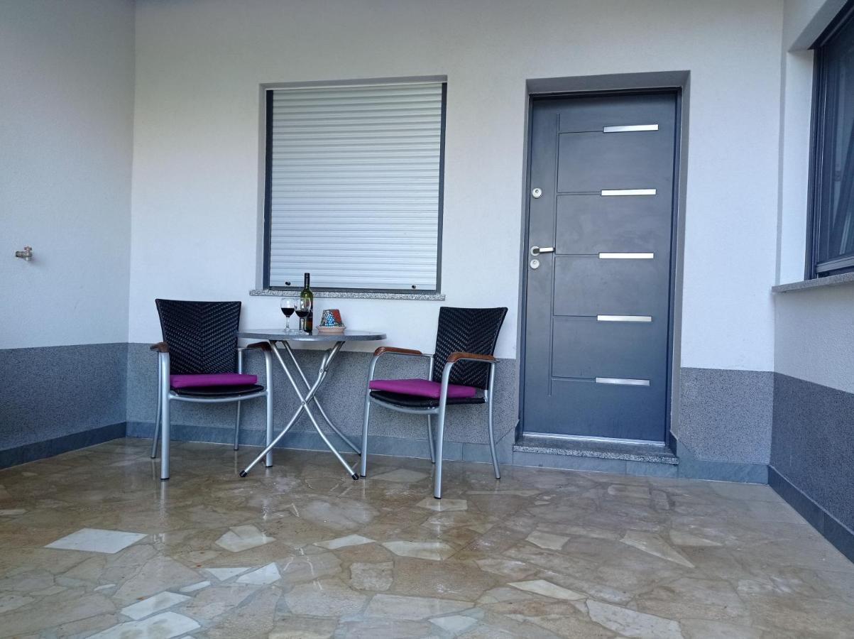 Studio Apartment With Pool Pula Exterior photo