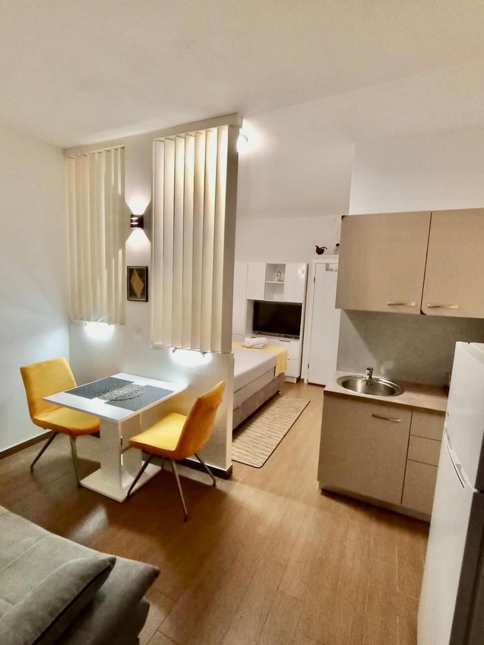 Studio Apartment With Pool Pula Exterior photo